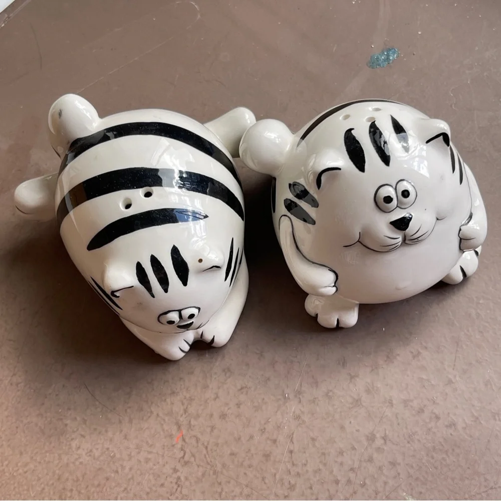 Pier 1 Fat Cat Ceramic Salt & Pepper Shakers
